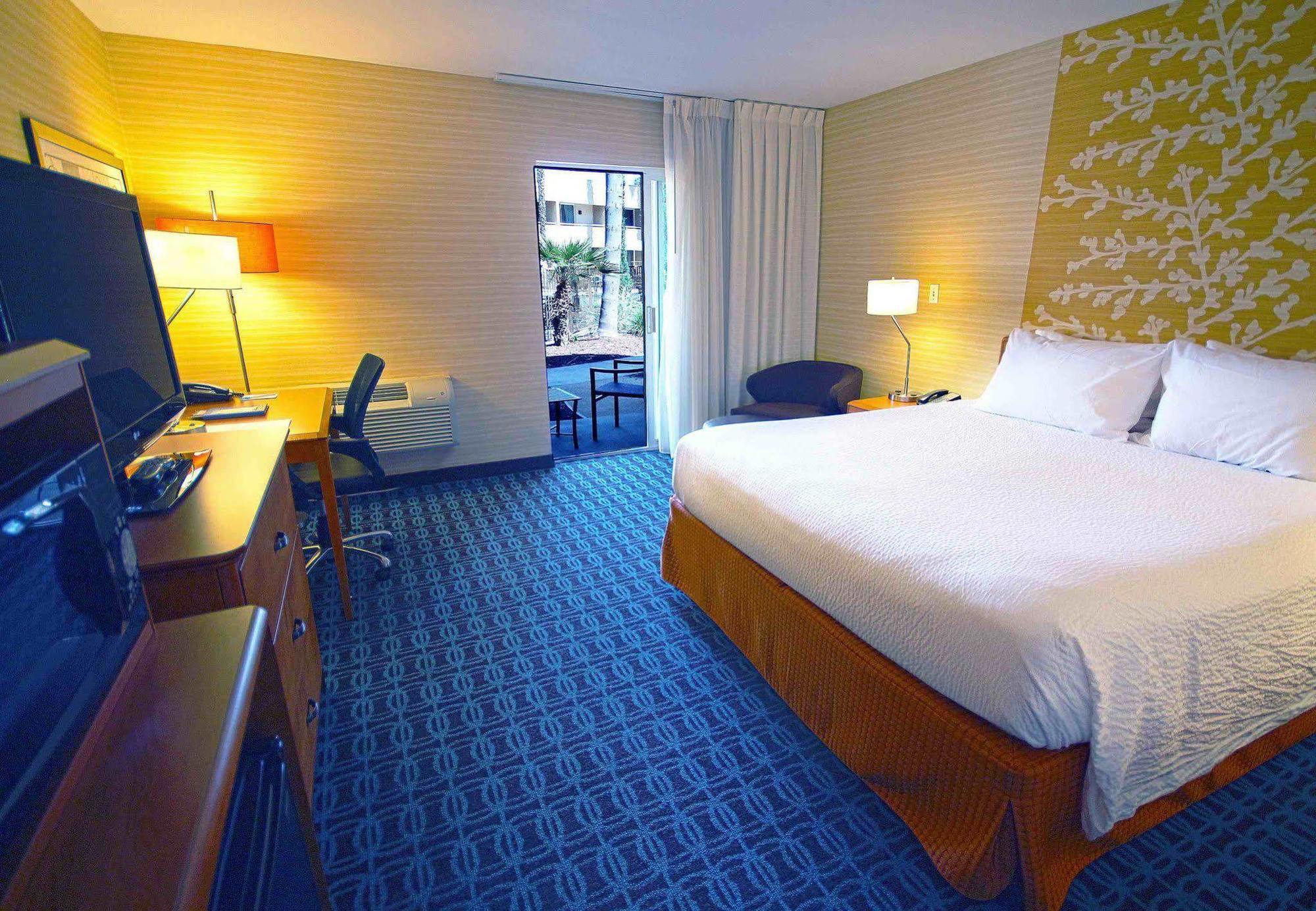 Hotel Fairfield And By Marriott Airport 3*