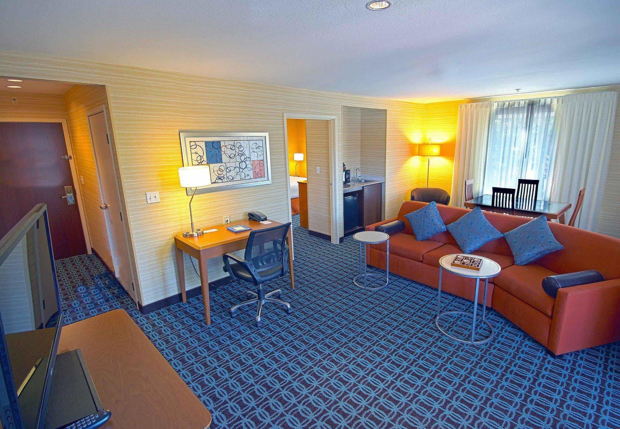 Hotel Fairfield And By Marriott Airport