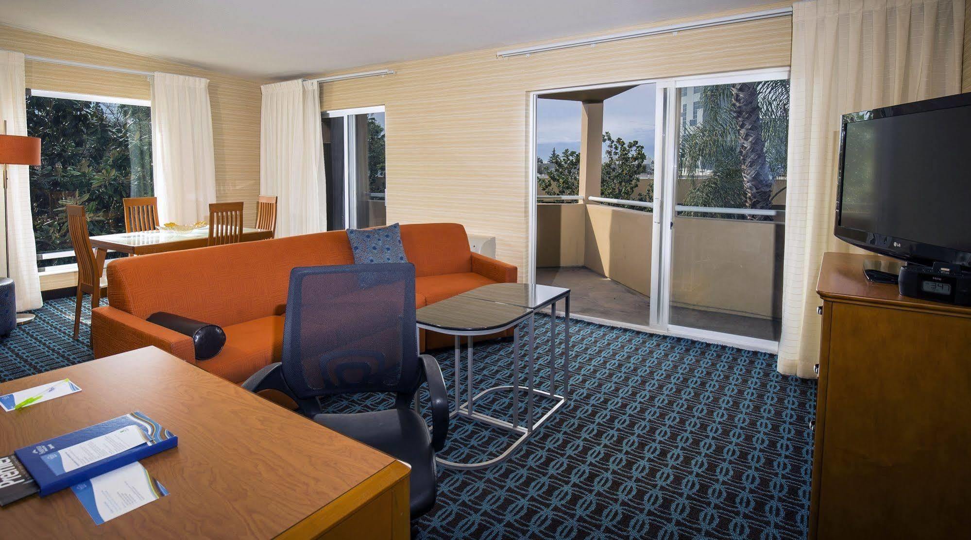 Fairfield And By Marriott Airport Hotel 3*