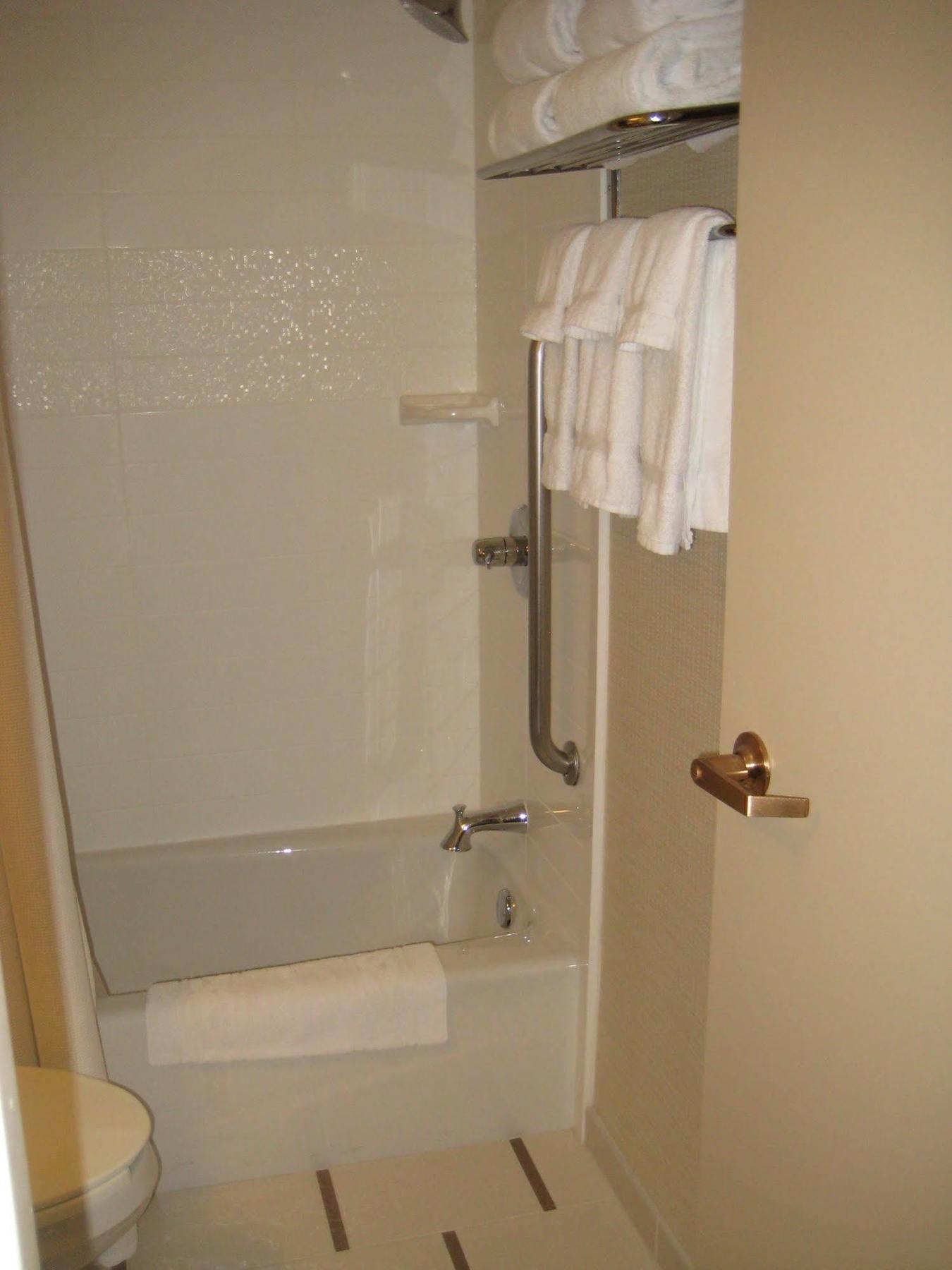 Fairfield And By Marriott Airport Hotel 3*