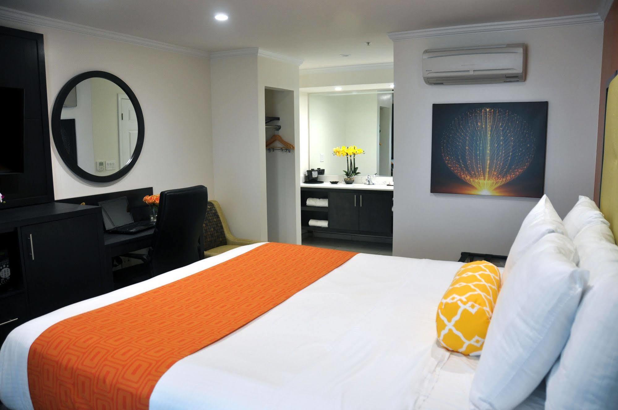 Hotel Days Airport 2*