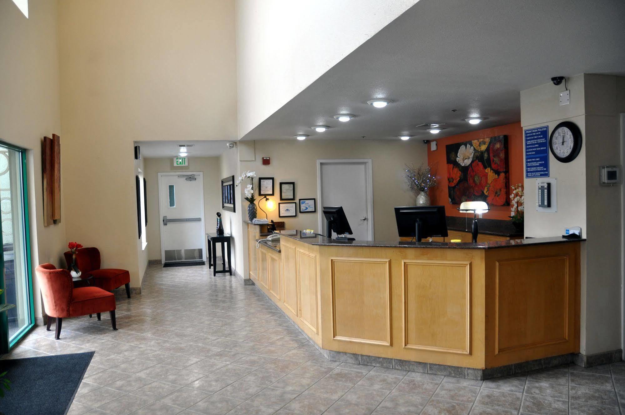 Days Airport Hotel 2*
