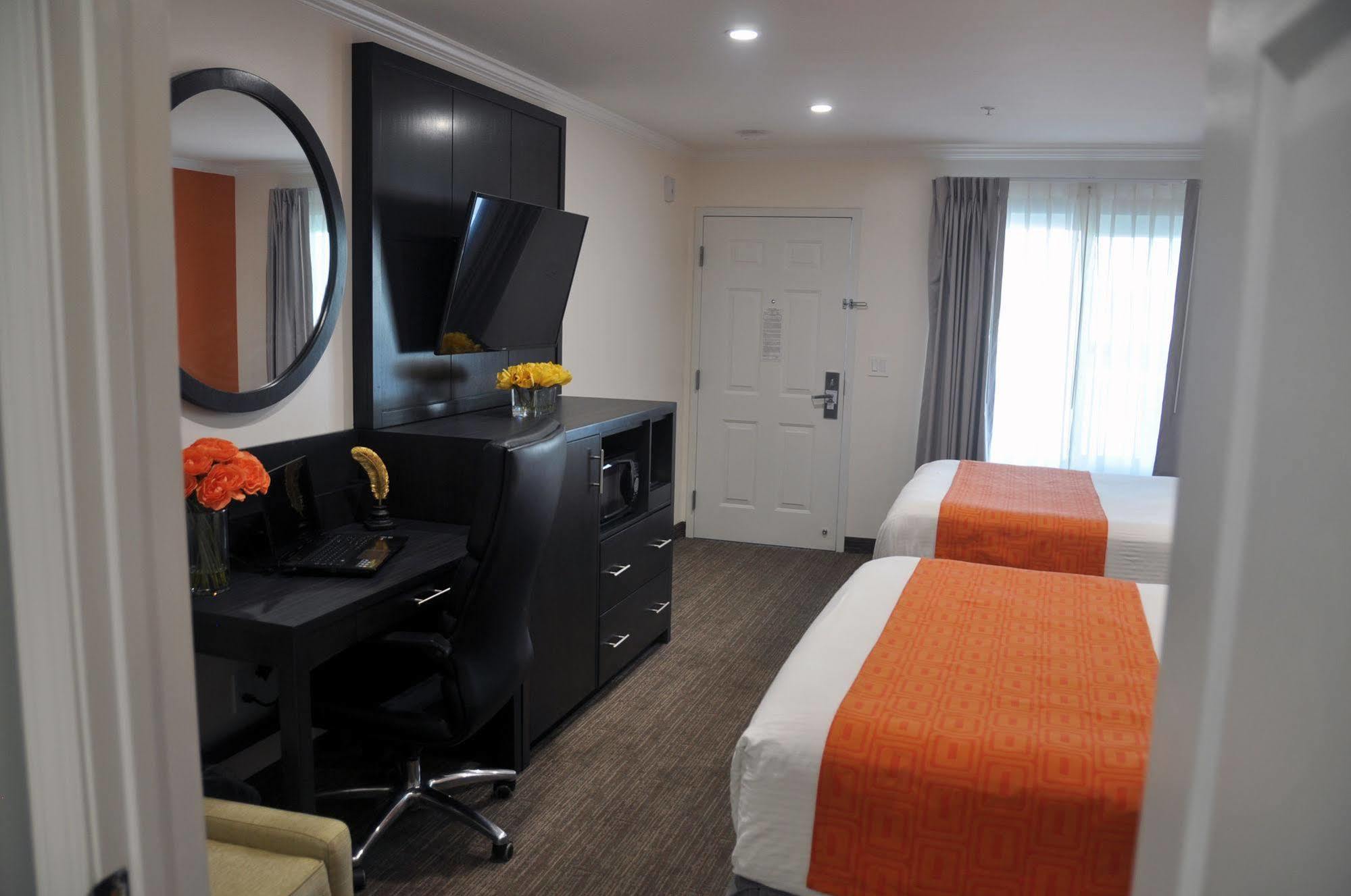 Days Airport Hotel 2*