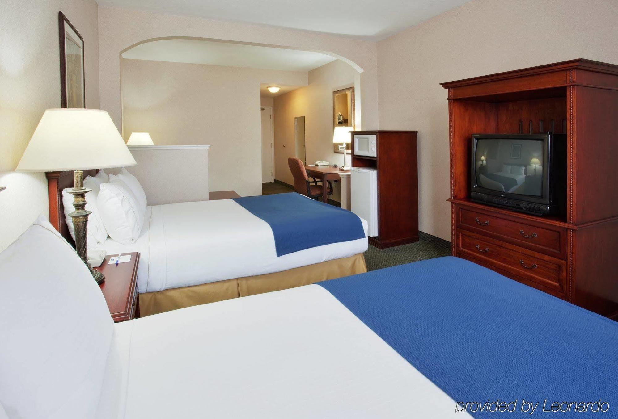 Hotel Country & By Radisson, International Airport, Ca