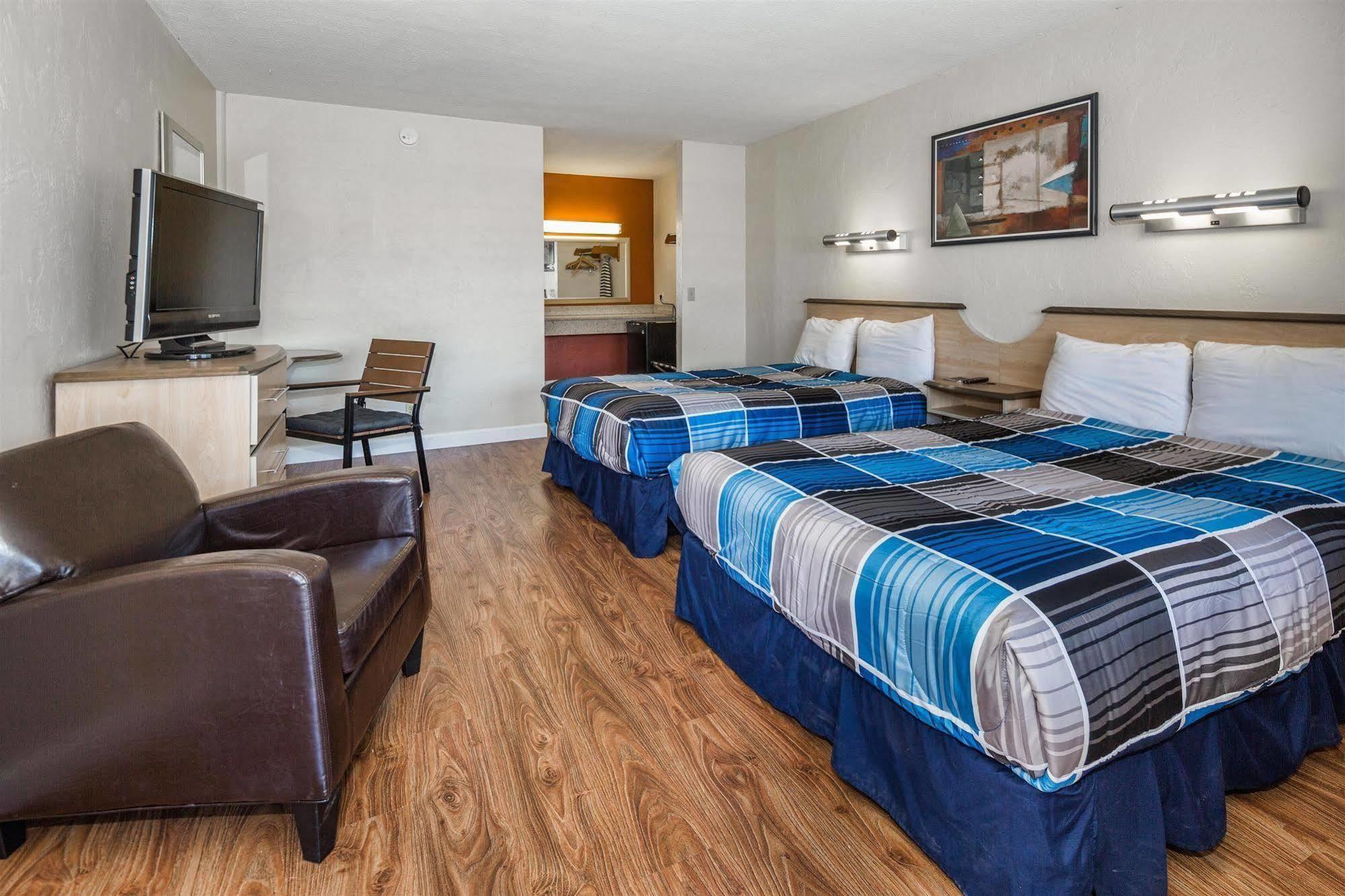 Airport Motel *