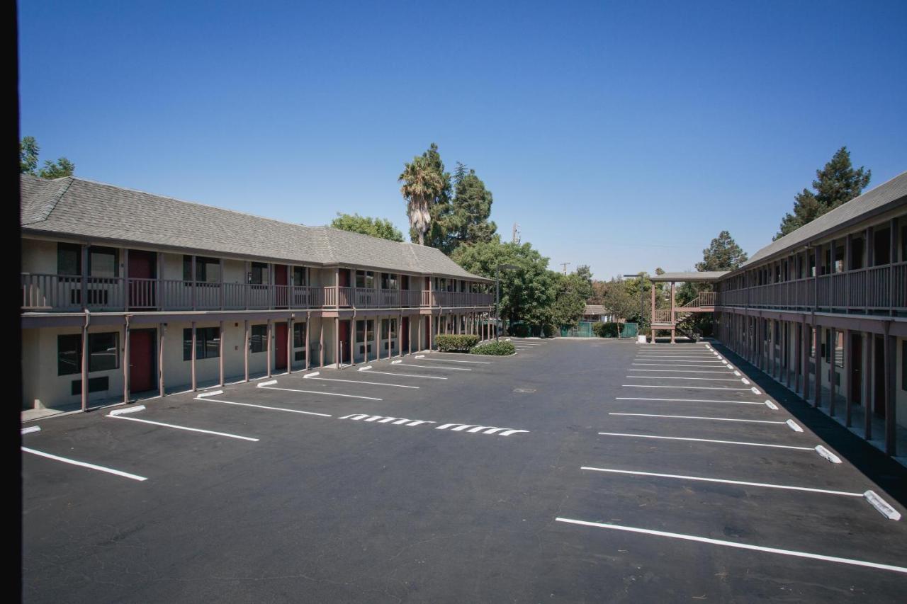 Alura Motel 2*