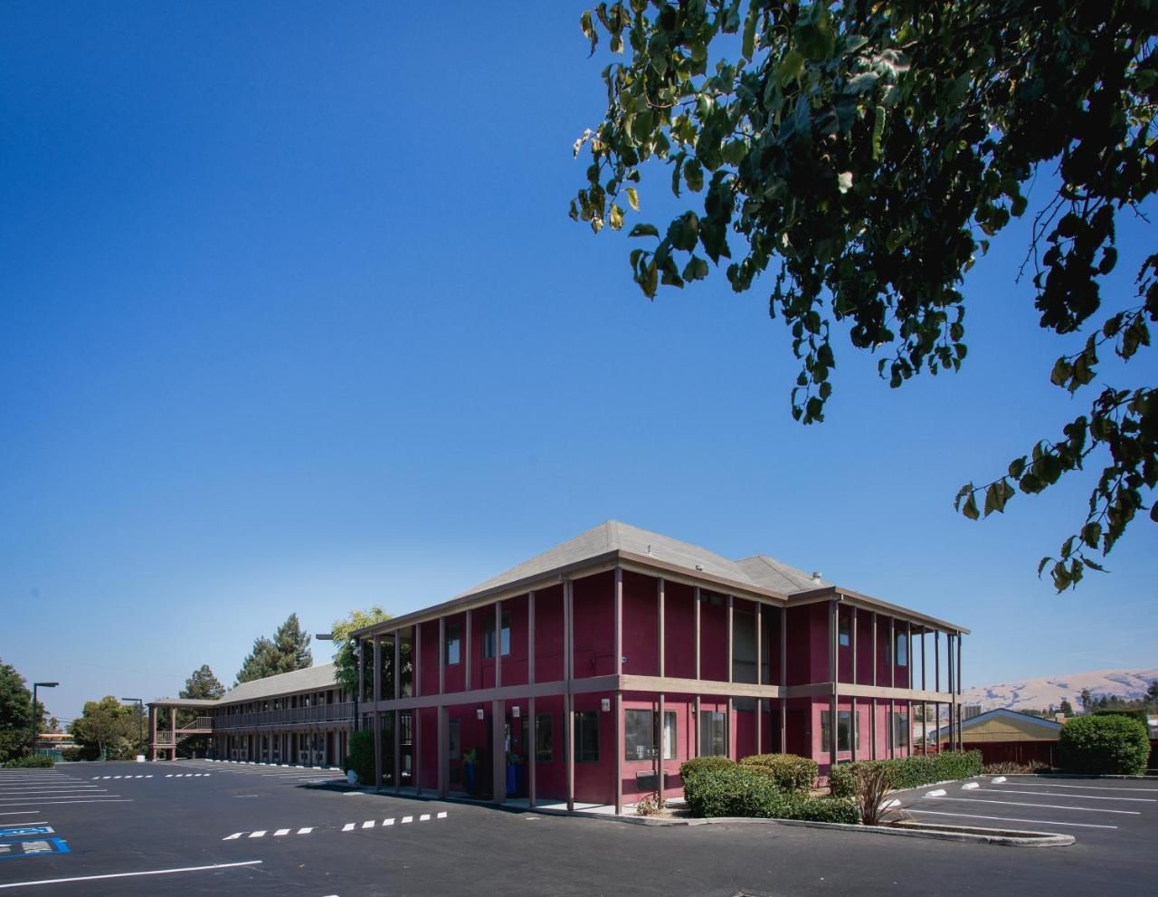 Alura Motel