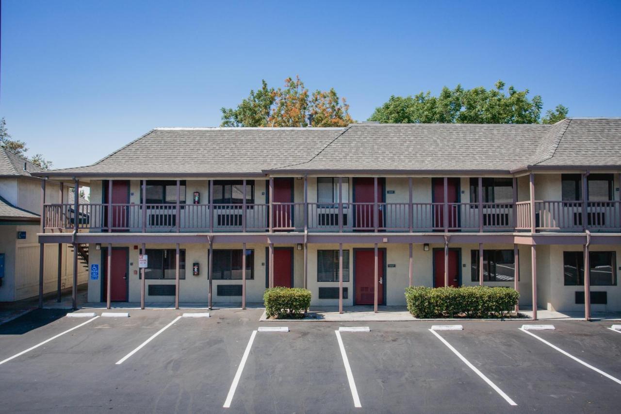 Alura Motel