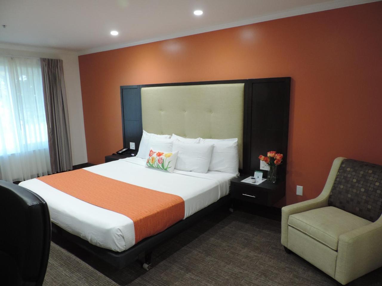 Days Airport Hotel