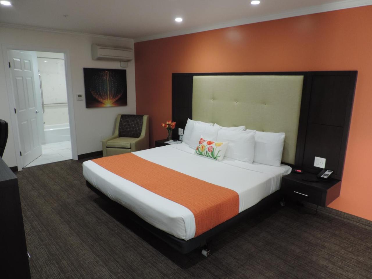 Days Airport Hotel 2*
