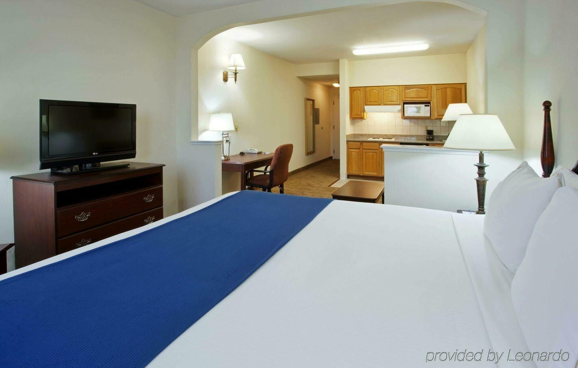 Hotel Country & By Radisson, International Airport, Ca