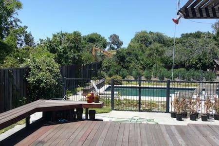Homestay Mark's Poolside Retreat *