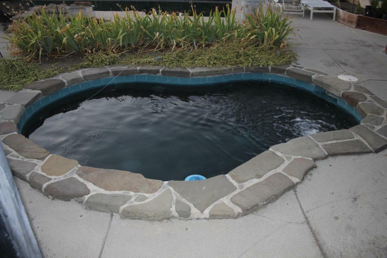 Mark's Poolside Retreat Homestay *